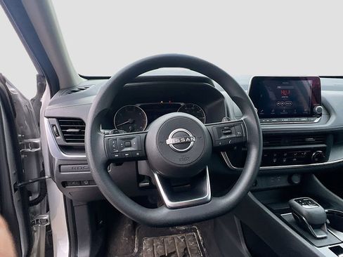 Used 2024 Nissan Rogue S image 11