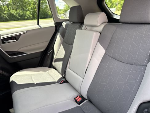 Used 2019 Toyota RAV4 XLE w/ Convenience Package AWD/4WD image 14
