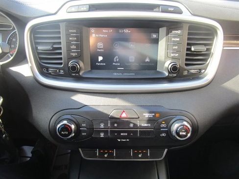 Used 2018 Kia Sorento LX image 19
