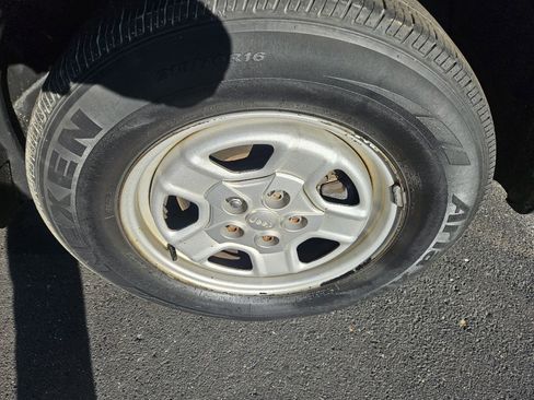 Used 2016 Jeep Patriot Sport image 18