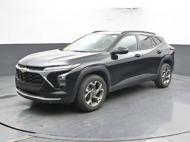 Used 2025 Chevrolet Trax LT FWD image 7