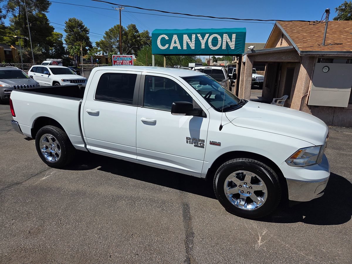 Used 2020 RAM 1500 Classic SLT w/ Luxury Group AWD/4WD image 4