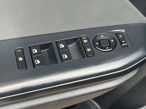 Used 2025 Kia K4 FWD image 18