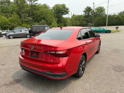 Used 2022 Volkswagen Jetta SE w/ Panoramic Sunroof Package FWD image 6