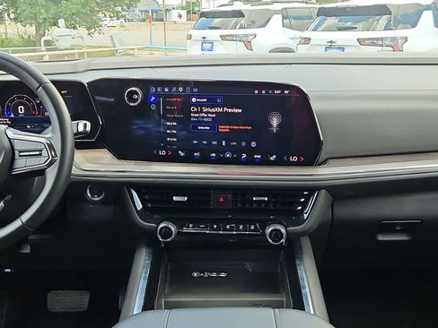 Used 2025 Chevrolet Tahoe LT RWD image 14