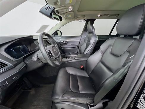 Used 2020 Volvo XC90 T6 Momentum w/ Protection Package Premier image 10