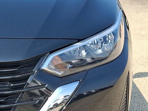 Used 2024 Nissan Sentra SV FWD image 9