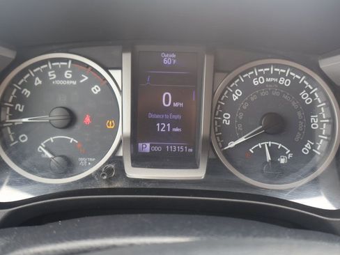 Used 2019 Toyota Tacoma SR5 AWD/4WD image 2