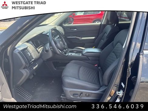 Used 2022 Nissan Pathfinder SV image 6