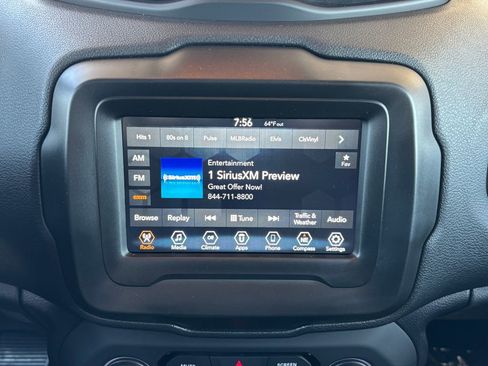 Used 2018 Jeep Renegade Latitude w/ Popular Equipment Group FWD image 14