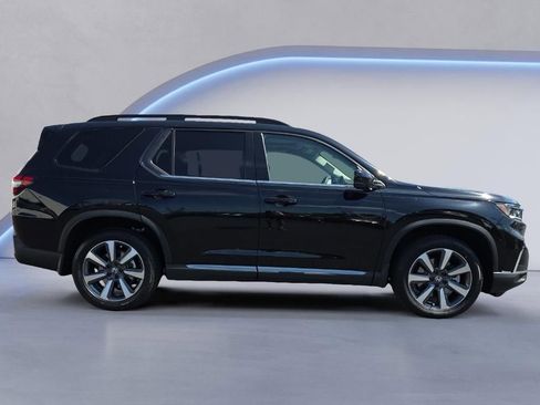 New 2025 Honda Pilot Touring image 7