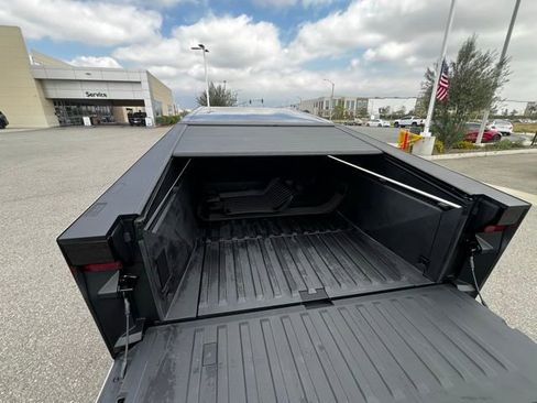 Used 2024 Tesla Cybertruck AWD Crew Cab image 29