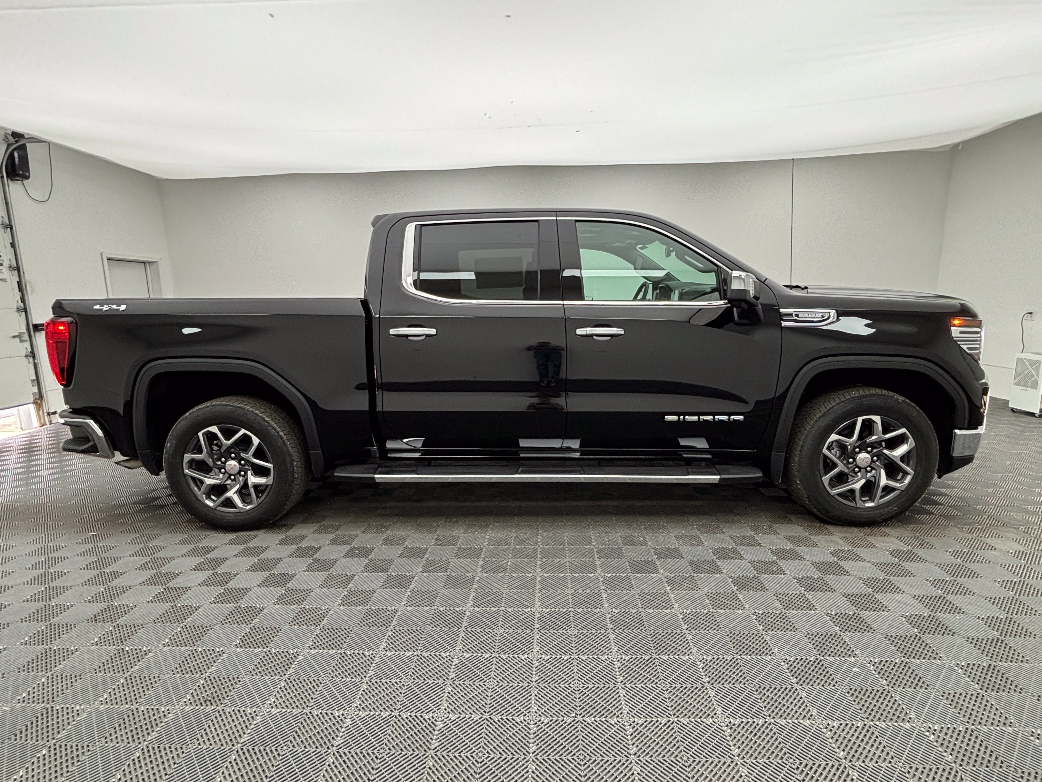 New 2026 GMC Sierra 1500 SLT w/ SLT Premium Package AWD/4WD image 9
