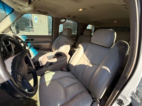 Used 2003 Chevrolet Tahoe LT image 11