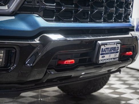 Used 2024 Chevrolet Silverado 2500 ZR2 w/ Technology Package image 12