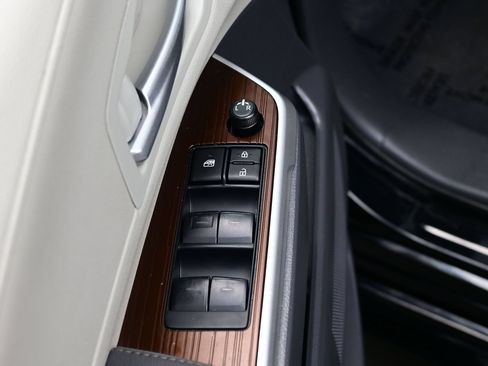Used 2024 Toyota Sienna XLE FWD image 10