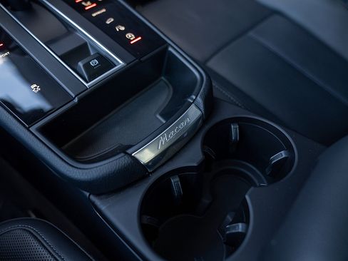 Certified 2025 Porsche Macan Turbo AWD/4WD image 15