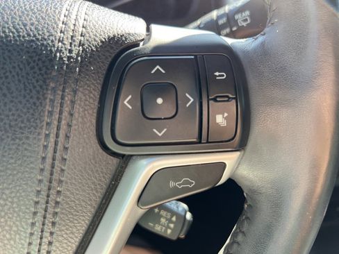 Used 2016 Toyota Highlander Limited image 30