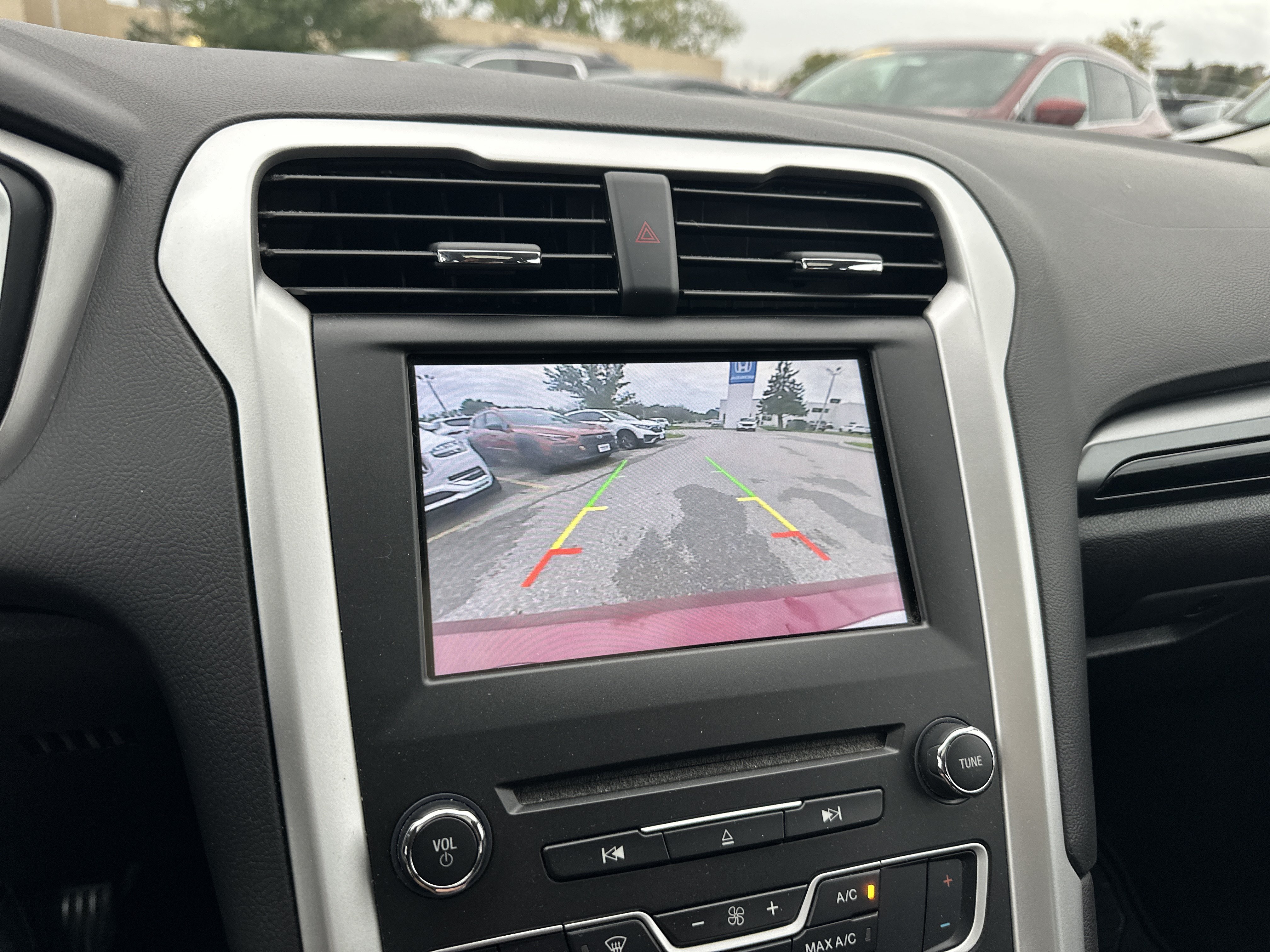 Used 2016 Ford Fusion SE FWD image 28
