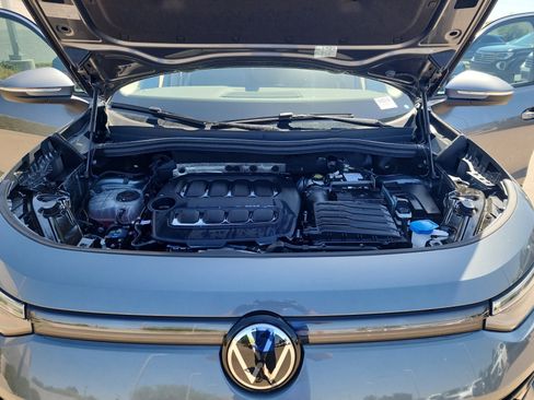 Certified 2025 Volkswagen Tiguan SE FWD image 21