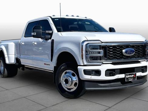 Used 2026 Ford F350 Platinum w/ FX4 Off-Road Package AWD/4WD image 3