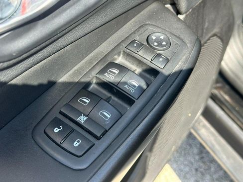 Used 2019 Jeep Cherokee Trailhawk w/ Cold Weather Group AWD/4WD image 16