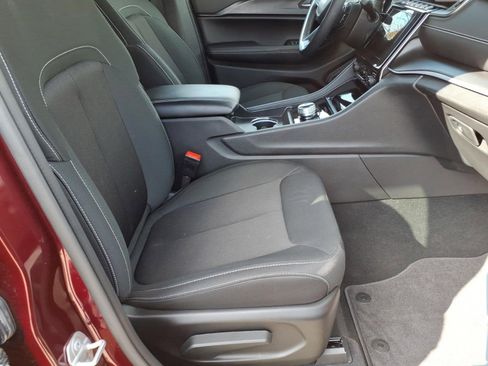 Used 2025 Jeep Grand Cherokee Laredo X w/ Luxury Tech Group I image 6