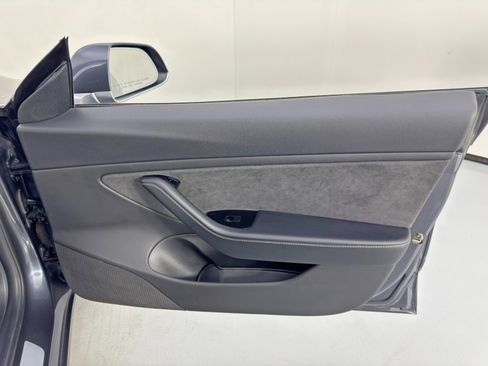Used 2018 Tesla Model 3 Long Range image 43