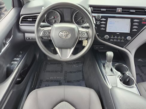 Used 2020 Toyota Camry LE image 12