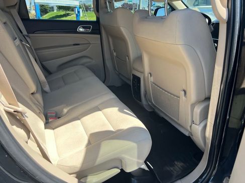 Used 2022 Jeep Grand Cherokee Laredo E w/ Security & Convenience Group image 21