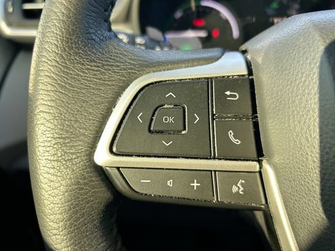 Used 2024 Toyota Sienna XLE FWD image 16