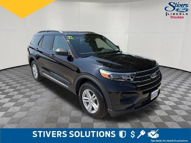 Used 2021 Ford Explorer XLT AWD/4WD image 3