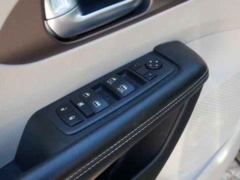 Used 2022 Chrysler Voyager LX image 19