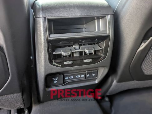 New 2026 Jeep Grand Cherokee Limited w/ Luxury Tech Group II AWD/4WD image 27