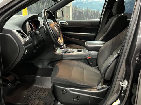 Used 2021 Jeep Grand Cherokee Laredo image 10