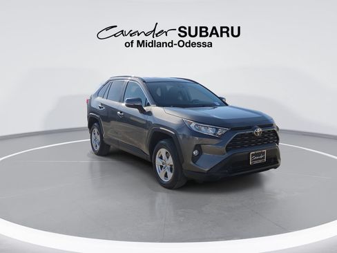 Used 2021 Toyota RAV4 XLE FWD image 2