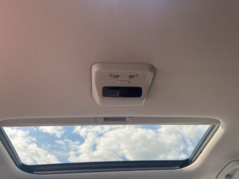 Used 2025 Kia Carnival SX image 36