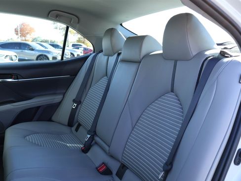 Used 2022 Toyota Camry SE image 13