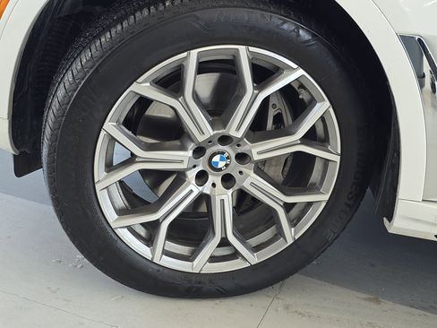 Used 2024 BMW X7 xDrive40i w/ Executive Package image 8