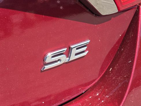 Used 2016 Toyota Camry SE image 8