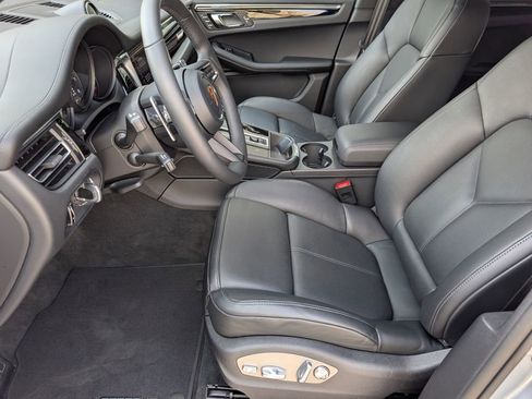 Certified 2026 Porsche Macan AWD/4WD image 18