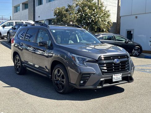 Used 2023 Subaru Ascent Onyx Edition image 3