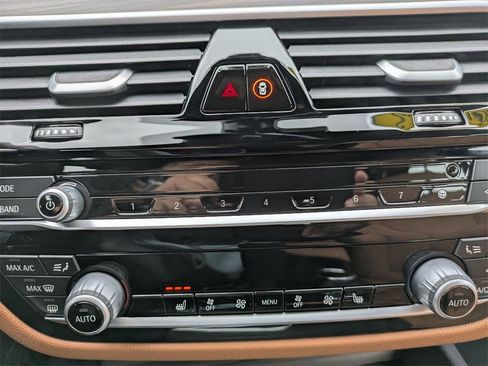 Used 2022 BMW 540i xDrive w/ Convenience Package image 27