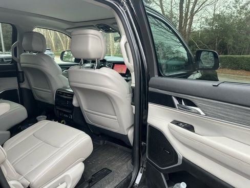 Used 2024 Jeep Wagoneer Series II w/ Premium Group I image 11