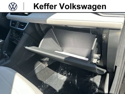 New 2026 Volkswagen Taos SE FWD image 32