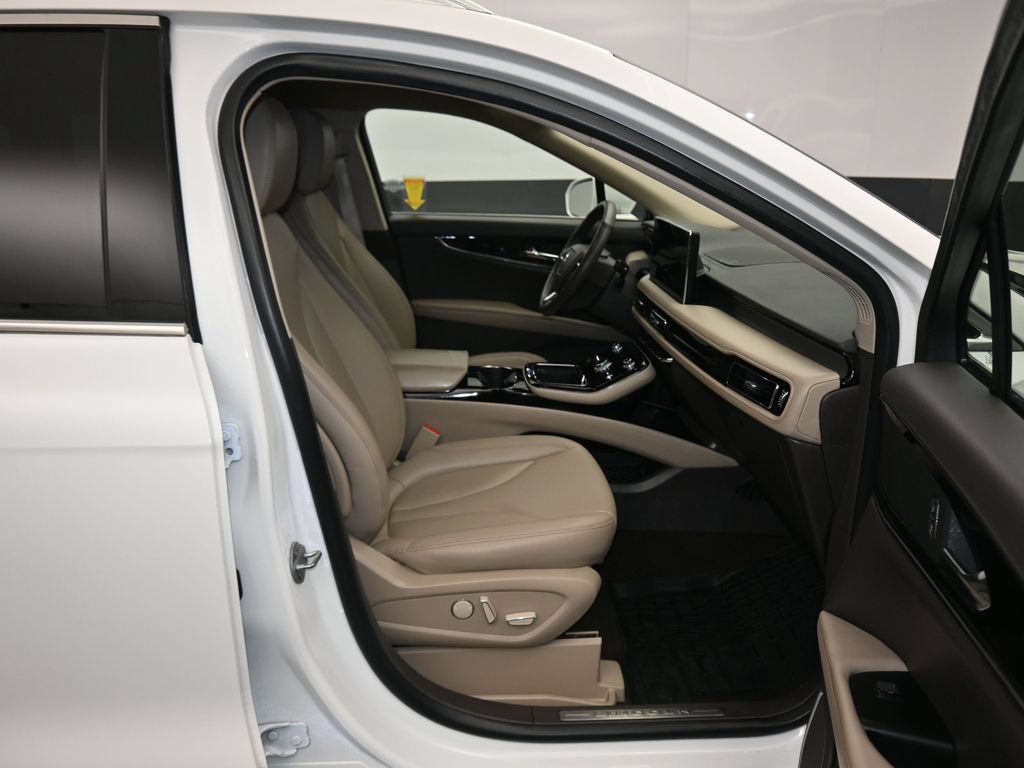 Used 2022 Lincoln Nautilus AWD w/ Premium Package image 41