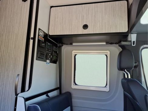 Used 2022 Mercedes-Benz Sprinter 2500 image 10