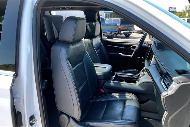 Used 2024 GMC Yukon Denali w/ Advanced Technology Package AWD/4WD image 30