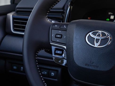 New 2026 Toyota Camry Hybrid FWD image 20