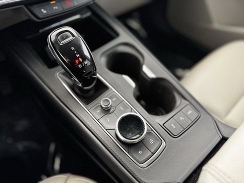 Used 2020 Cadillac XT4 Luxury w/ Cold Weather Package image 20